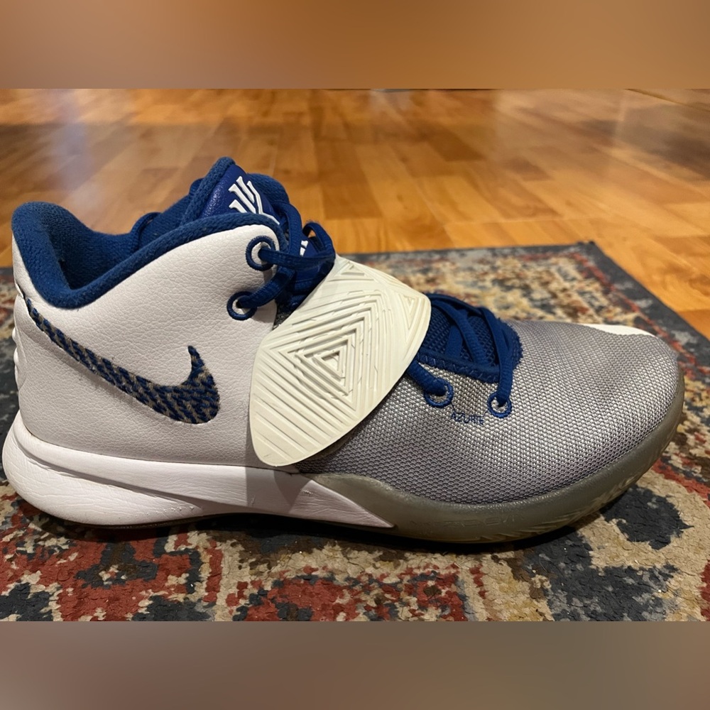 🔥Nike Kyrie Flytrap III White Varsity Blue Size 11 BQ3060-100 - Picture 15 of 16